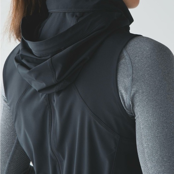 Lululemon on Go the Distance Runners Vest w/ zip-out hood, lightweight, black 8 - Picture 5 of 15